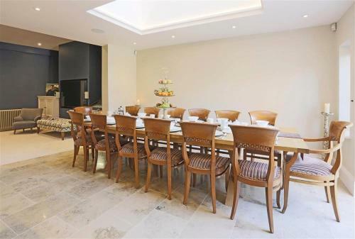 Southwold Villa Sleeps 14 With Wifi