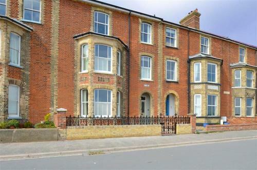 Southwold Villa Sleeps 14 With Wifi
