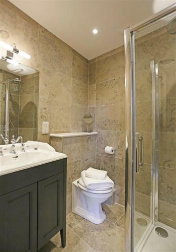 Southwold Villa Sleeps 14 With Wifi
