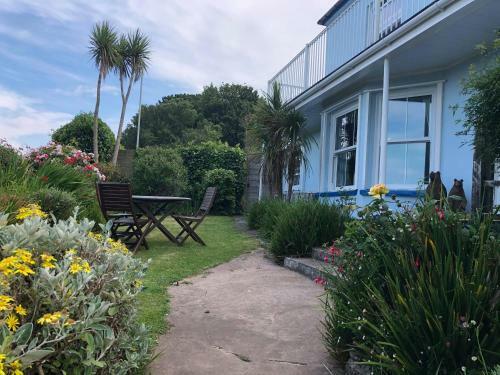 Bed & Breakfast Channel View Guest House