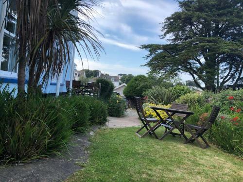Bed & Breakfast Channel View Guest House