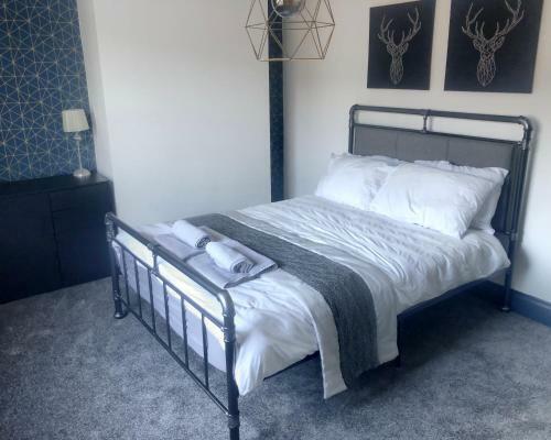 Stainsby House 4 Bedrooms Workstays Uk