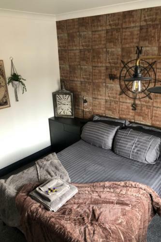 Stainsby House 4 Bedrooms Workstays Uk