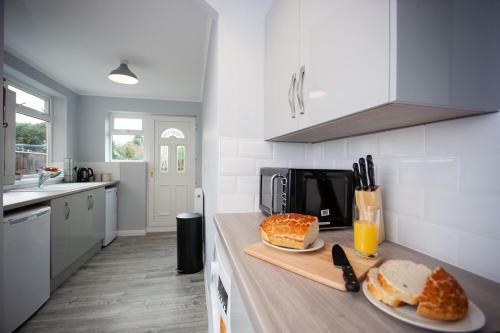 Keithlands House 4 Double Rooms Workstays Uk