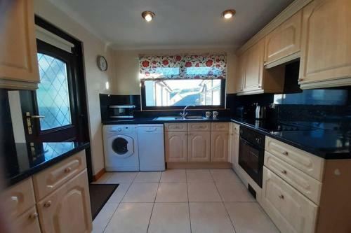 Leafield Holiday Home