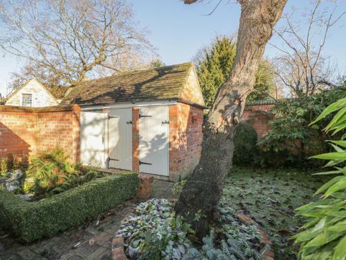 23 Clifford Chambers