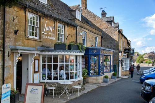 Luxury Stow Apartment