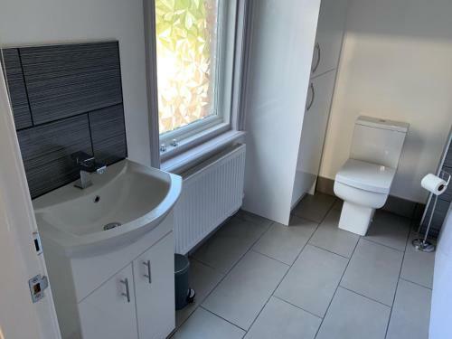 New! Sleeps 7, Free Parking, Wifi, Smart Tv, Netflix