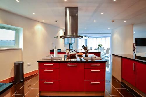 Apartamentos Just Stay Wales - Meridian Quay Penthouses