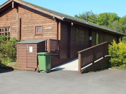 Walnut Log Cabin