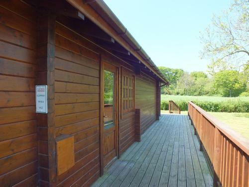 Walnut Log Cabin