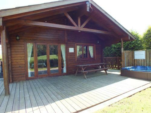 Walnut Log Cabin