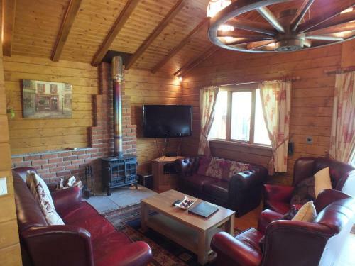 Walnut Log Cabin