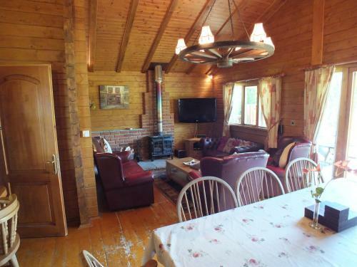 Walnut Log Cabin