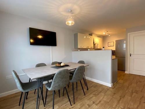 **perfect For Liberty Stadium** Sleeps 8
