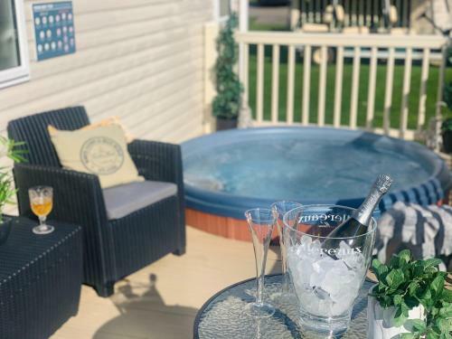 Hot Tub Breaks Tattershall Lakes