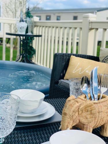 Hot Tub Breaks Tattershall Lakes
