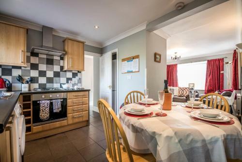 Roselea Cottage - 3 Bedroom Holiday Home - Carew