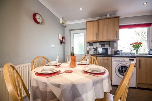 Roselea Cottage - 3 Bedroom Holiday Home - Carew