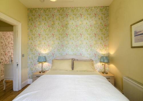 Rutland Lodge & Wellswood Mews