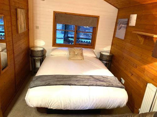 Otter 4 Hot Tub - Huntersmoon-warminster-bath-salisbury