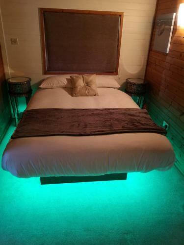 Otter 4 Hot Tub - Huntersmoon-warminster-bath-salisbury