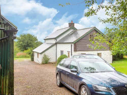 Vintage Holiday Home In Welshpool With Garden