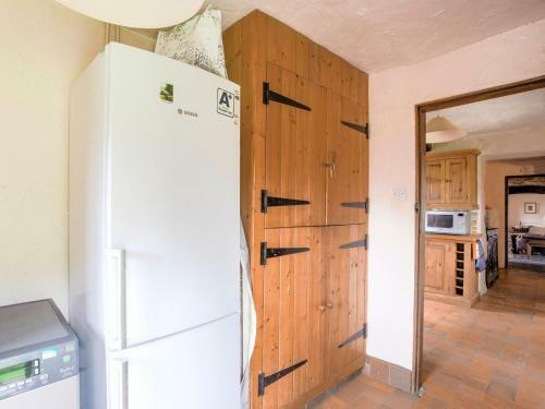 Vintage Holiday Home In Welshpool With Garden