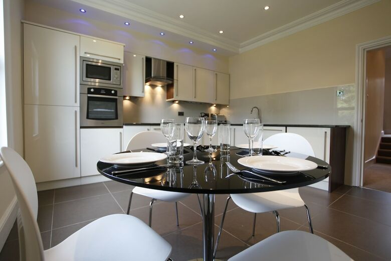 Glenlyn Apartments