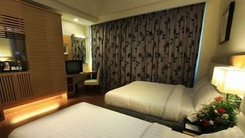 Crown Garden Hotel