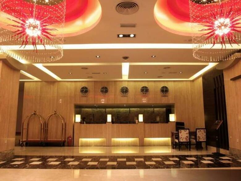 Crown Garden Hotel