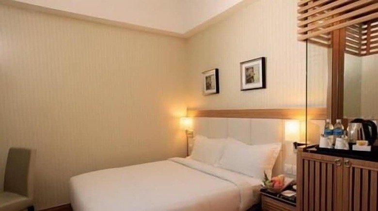 Crown Garden Hotel