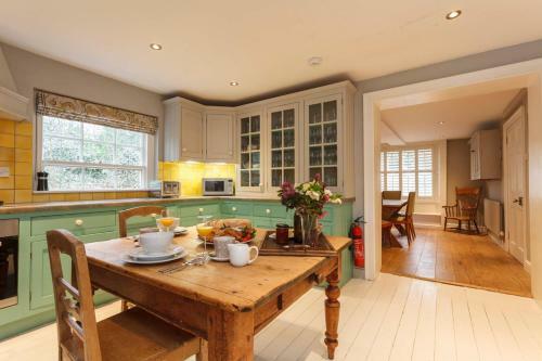 Wimborne Minster Villa Sleeps 16 Wifi