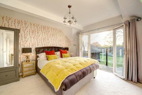 Wimborne Minster Villa Sleeps 8 With Wifi