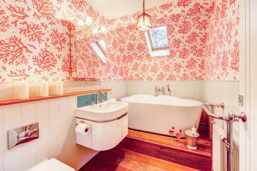 Wimborne Minster Villa Sleeps 8 With Wifi