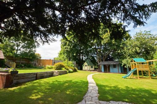 Wimborne Minster Villa Sleeps 8 With Wifi