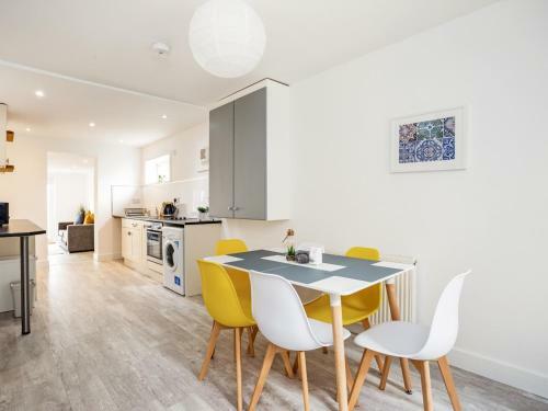 2020 Refurb! Fabulous 6 Sleeper! Great Location!