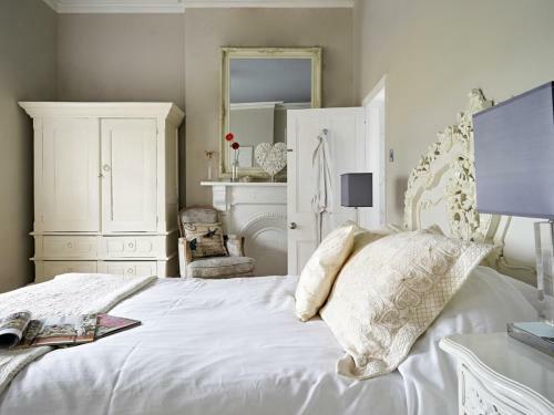 Wollaston Chateau Sleeps 19 Wifi