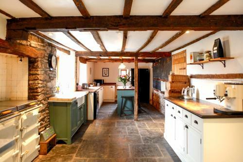 Winforton Villa Sleeps 24