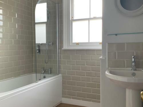 Charming Victorian House, Sleeps 4, Castle River