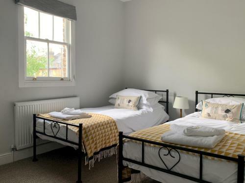 Charming Victorian House, Sleeps 4, Castle River