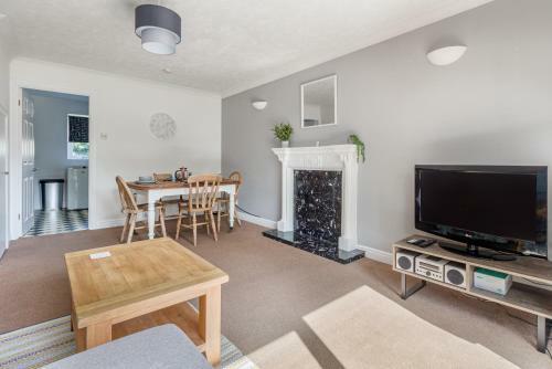 2 Bedroom House In Hales Orchard, St Johns