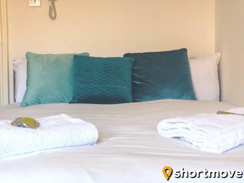Apartamento Shortmove - Modern Studios, Wifi, Smart Tvs, Parking
