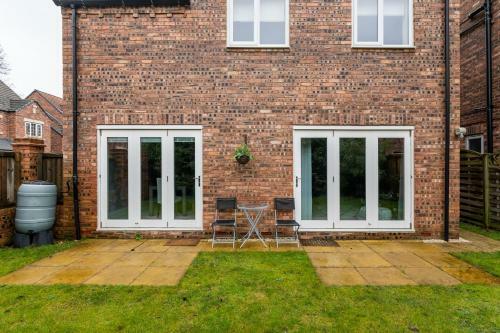 Spacious, Modern & Tasteful Townhouse For Up To 8!