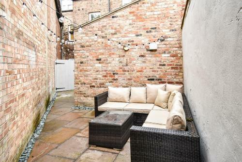 Saxon Rose Apartment