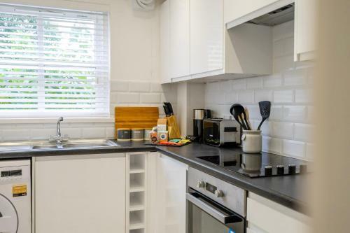 Priory Street Apartment With Parking