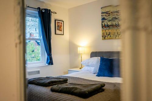 Priory Street Apartment With Parking