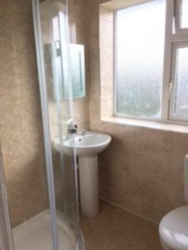 4-bed House In Newport