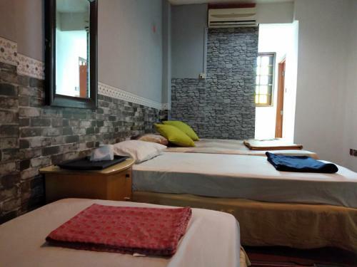 Cintamani Travellers Lodge