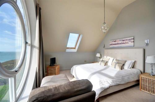 East Cliff Villa Sleeps 8 With Wifi